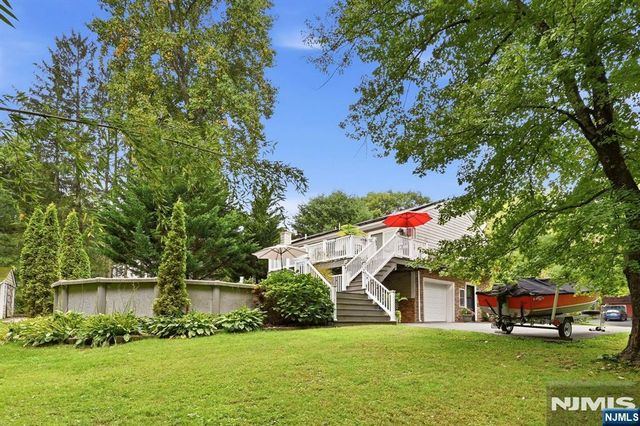 9 Ponderosa Place, West Milford, NJ 07421