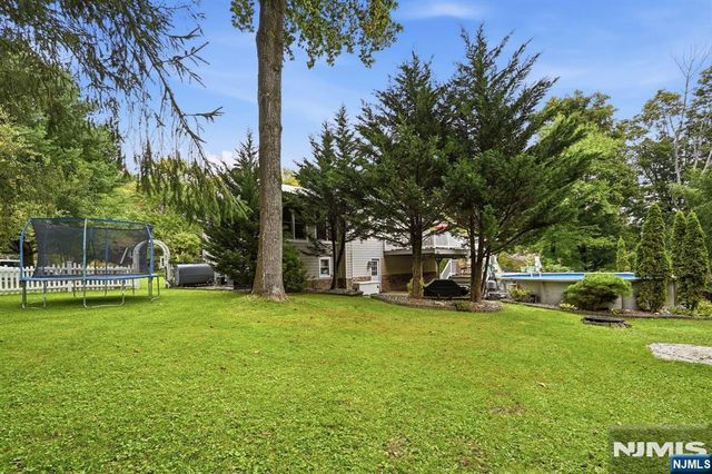 9 Ponderosa Place, West Milford, NJ 07421