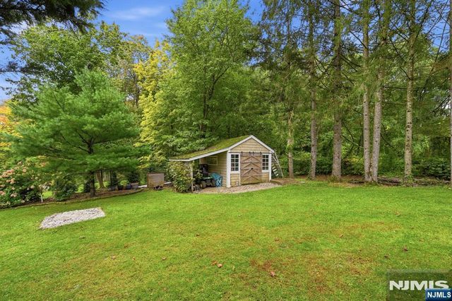 9 Ponderosa Place, West Milford, NJ 07421