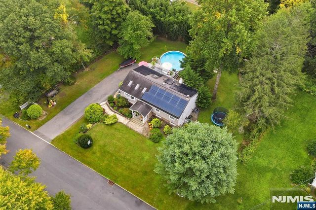 9 Ponderosa Place, West Milford, NJ 07421