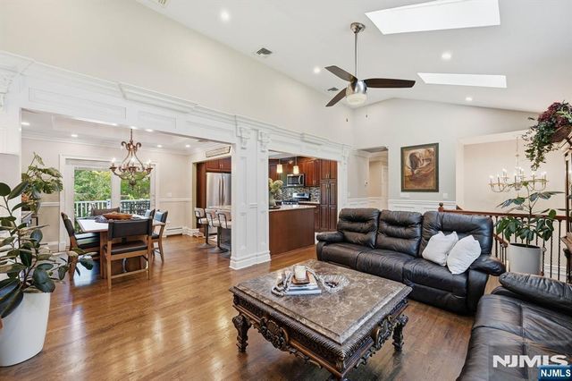 9 Ponderosa Place, West Milford, NJ 07421