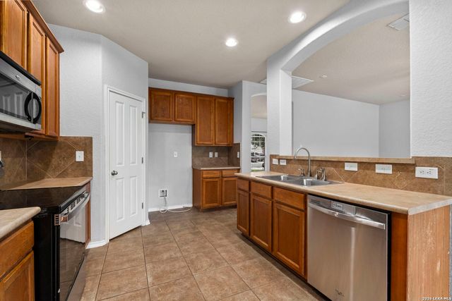 10903 BRAMANTE LN, Helotes, TX 78023