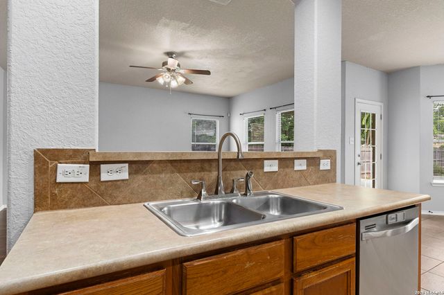 10903 BRAMANTE LN, Helotes, TX 78023