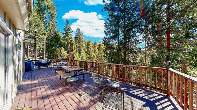 29705 Mariposa Dr, Cold Springs, CA 95335