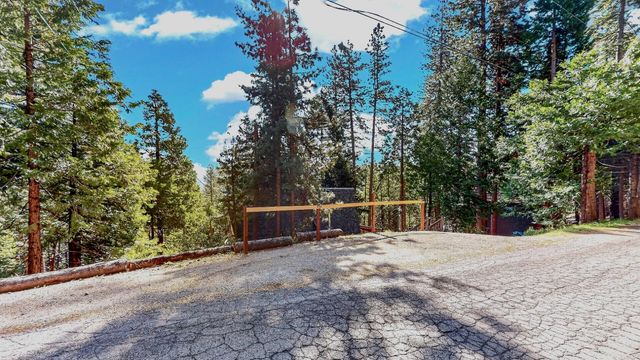 29705 Mariposa Dr, Cold Springs, CA 95335