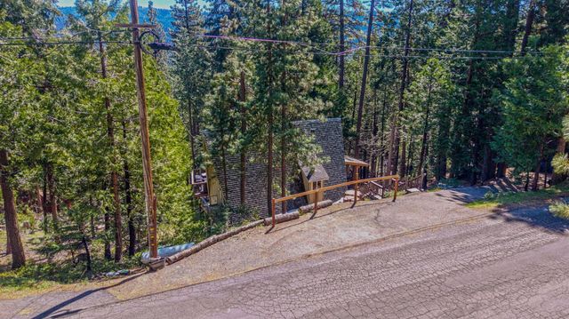 29705 Mariposa Dr, Cold Springs, CA 95335