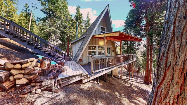 29705 Mariposa Dr, Cold Springs, CA 95335