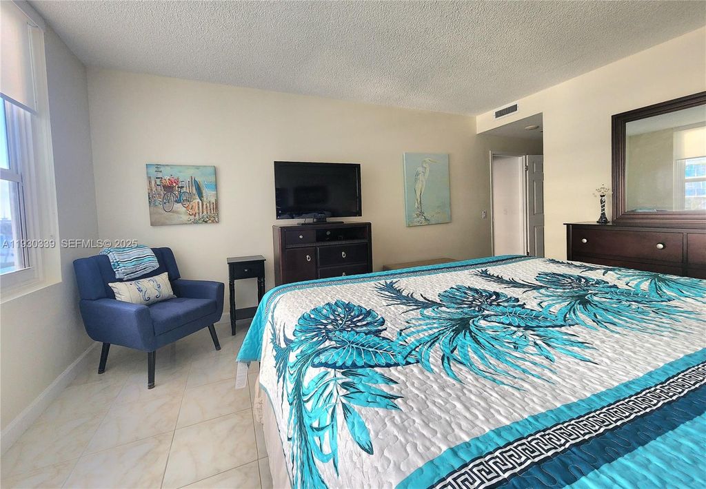 Image 13 of property listing at 3505 S Ocean Dr 508, Hollywood, FL 33019