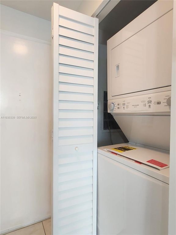 Image 17 of property listing at 3505 S Ocean Dr 508, Hollywood, FL 33019