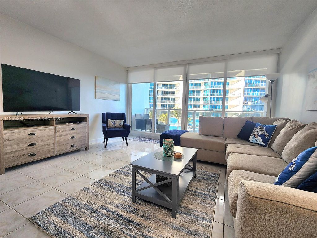Image 5 of property listing at 3505 S Ocean Dr 508, Hollywood, FL 33019