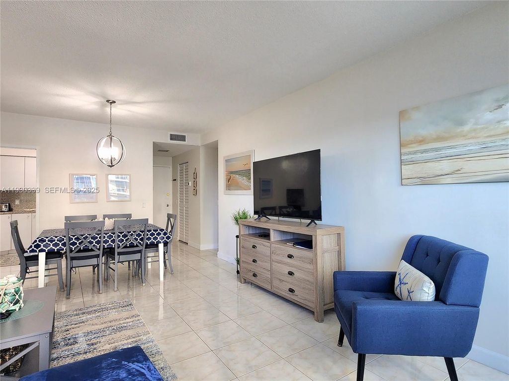 Image 7 of property listing at 3505 S Ocean Dr 508, Hollywood, FL 33019