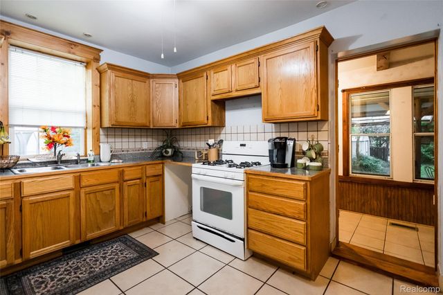 2656 Neibel Street, Hamtramck, MI 48212