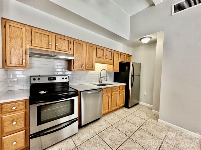 229 N Poplar Street 29, Charlotte, NC 28202