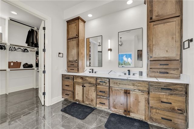 3775 Captain, Fayetteville, AR 72701