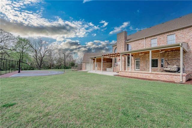 3775 Captain, Fayetteville, AR 72701