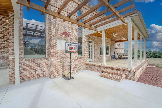 3775 Captain, Fayetteville, AR 72701