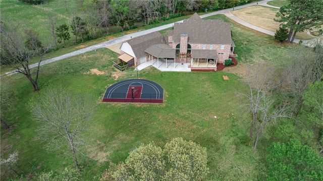 3775 Captain, Fayetteville, AR 72701