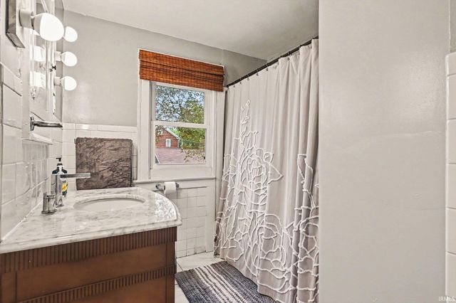 1269 Woodward Avenue, South Bend, IN 46616