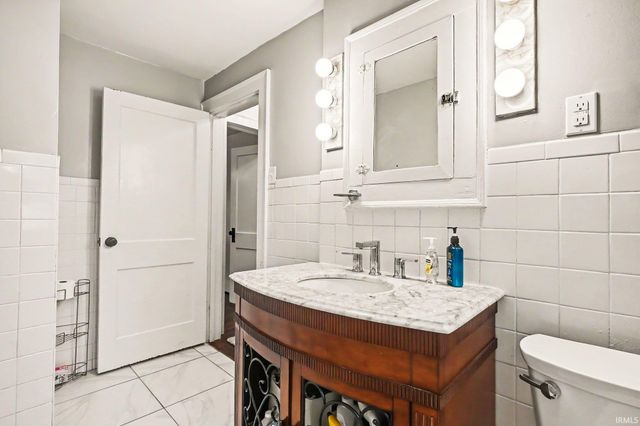 1269 Woodward Avenue, South Bend, IN 46616