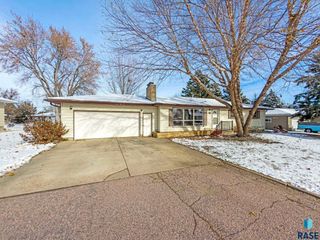 6204 W 10th St Street, Sioux Falls, SD 57107