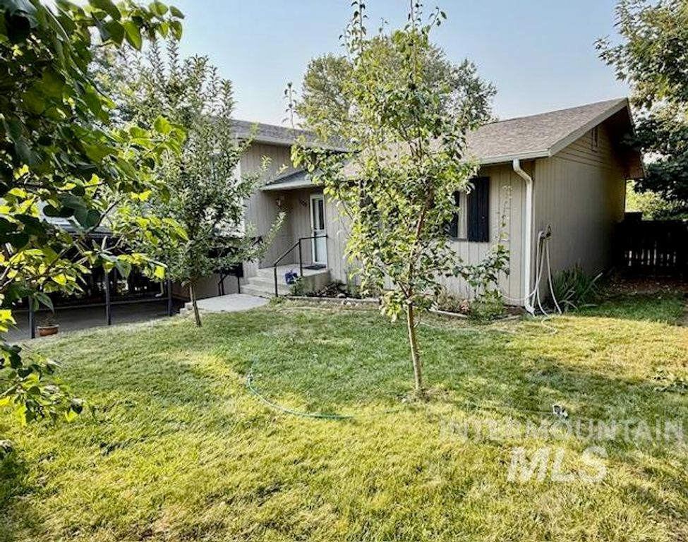 1009 W Hemlock Avenue, Lewiston, ID 83501 photo 3