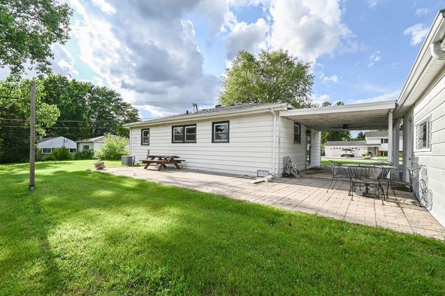 35211 N Edgewater Lane, Ingleside, IL 60041
