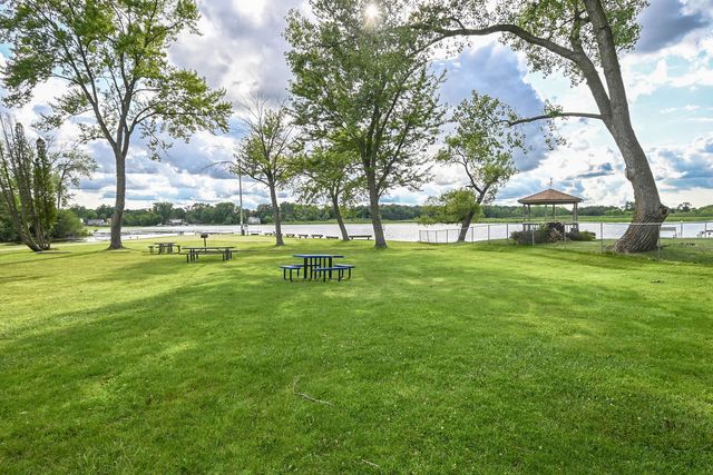 35211 N Edgewater Lane, Ingleside, IL 60041