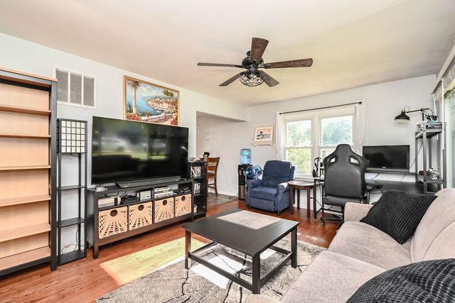 35211 N Edgewater Lane, Ingleside, IL 60041