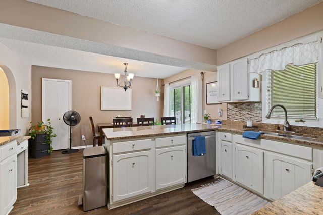 121 Chaparral Drive, Apple Valley, MN 55124