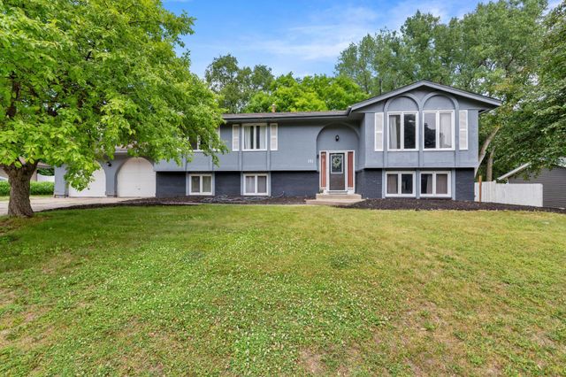 121 Chaparral Drive, Apple Valley, MN 55124