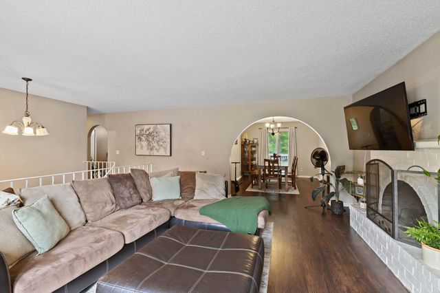 121 Chaparral Drive, Apple Valley, MN 55124