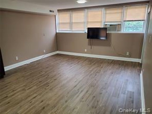 524 Merrick Road 2nd Fl, Lynbrook, NY 11563