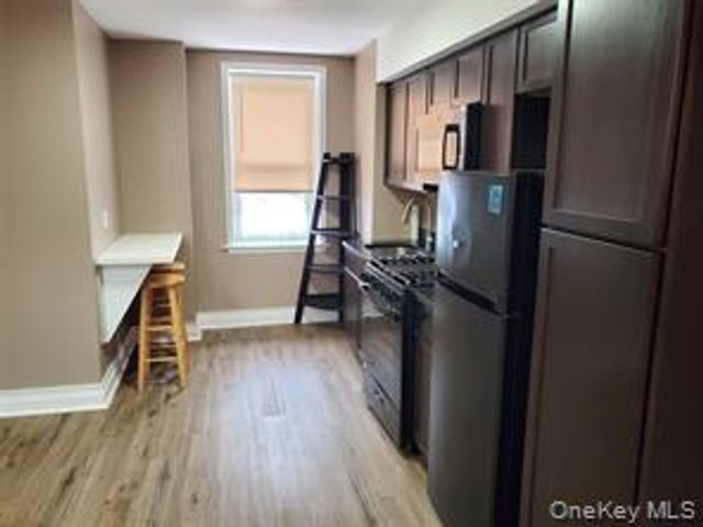524 Merrick Road 2nd Fl, Lynbrook, NY 11563