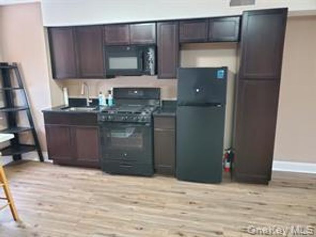 524 Merrick Road 2nd Fl, Lynbrook, NY 11563
