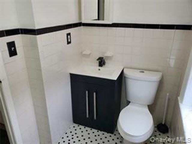 524 Merrick Road 2nd Fl, Lynbrook, NY 11563