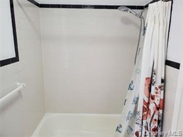 524 Merrick Road 2nd Fl, Lynbrook, NY 11563