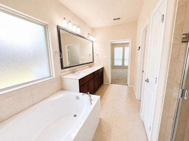 1045 Cydnie Street, Kennedale, TX 76060
