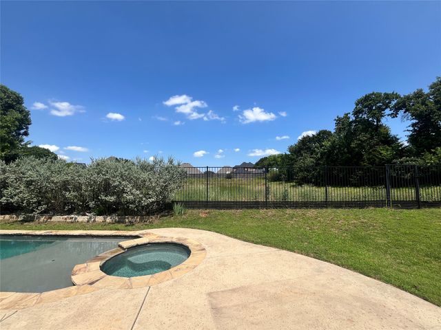 1045 Cydnie Street, Kennedale, TX 76060