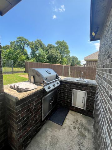 1045 Cydnie Street, Kennedale, TX 76060