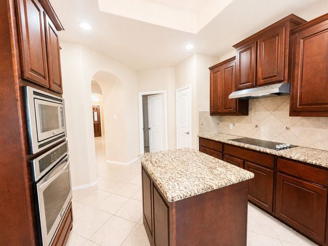 1045 Cydnie Street, Kennedale, TX 76060