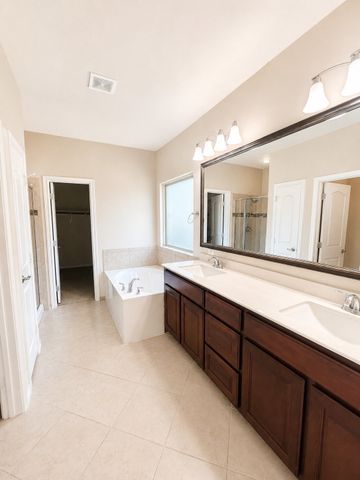 1045 Cydnie Street, Kennedale, TX 76060
