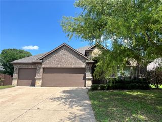 1045 Cydnie Street, Kennedale, TX 76060
