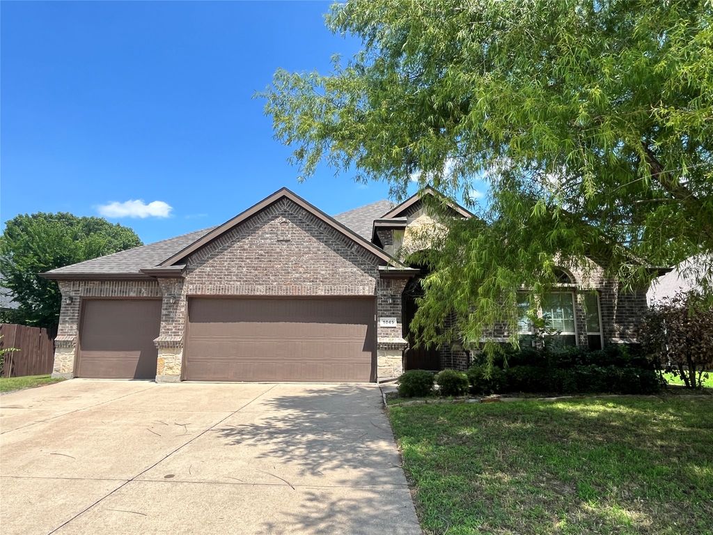 1045 Cydnie Street, Kennedale, TX 76060