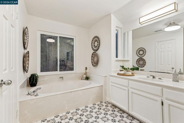 53 Paso Nogal Ct., Pleasant Hill, CA 94523