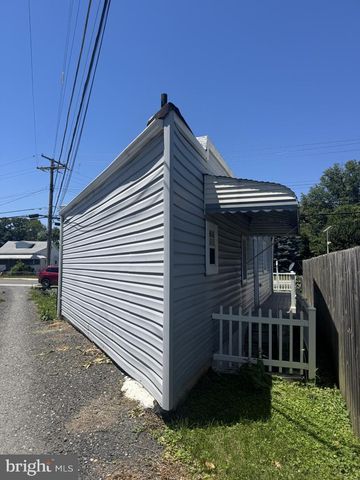 201 MACE AVE, Essex, MD 21221
