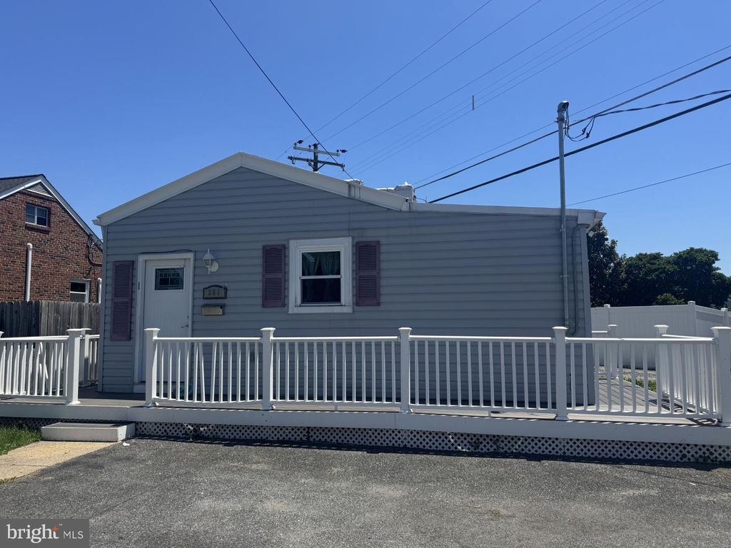 201 MACE AVE, Essex, MD 21221
