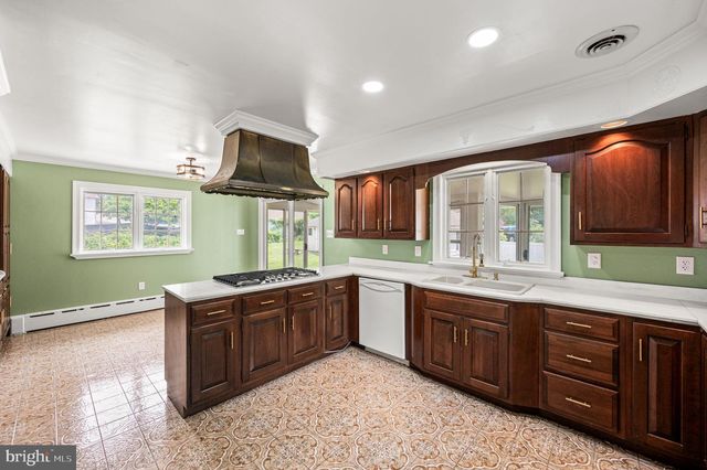 233 S FAIRVIEW AVE, Upper Darby, PA 19082