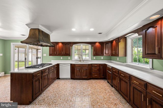 233 S FAIRVIEW AVE, Upper Darby, PA 19082