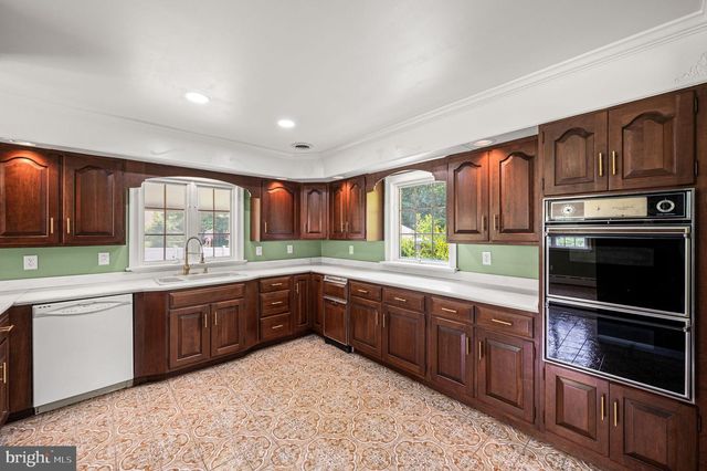 233 S FAIRVIEW AVE, Upper Darby, PA 19082