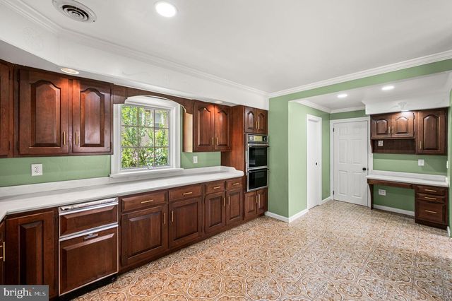 233 S FAIRVIEW AVE, Upper Darby, PA 19082